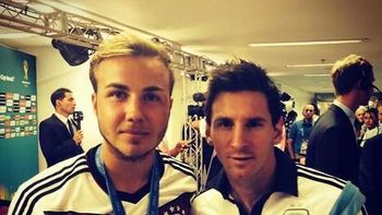 fue el heroe del campeon e hizo el gol de la final, pero le pidio una foto a messi fue el heroe del campeon e hizo el gol de la final, pero le pidio una foto a messi