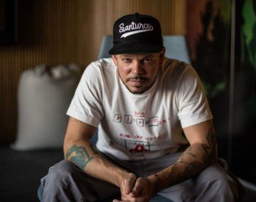 Con un emotivo video