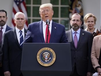 Marcha atrás de  Trump: no abrirá el país el 12 de abril
