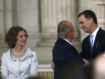 El rey Juan Carlos firmó la abdicación para que asuma Felipe su reinado
