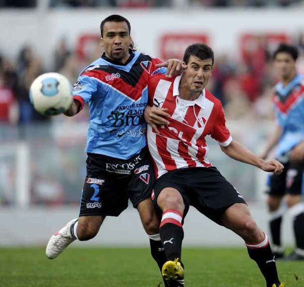 Brown de Adrogué amargó el debut del Rojo en la B