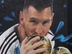 El impresionante mural de Messi y Maradona besando la Copa: dónde está