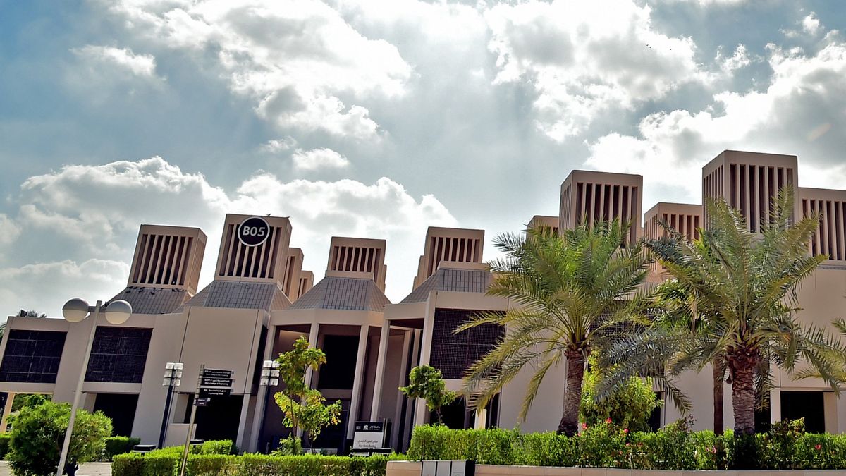 Qatar university. Университет Катара. Университет в Катаре HD. Лучший университет в Катаре. Национальная библиотека Катара фото.