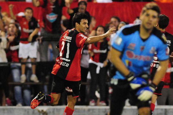 Newells cayó por goleada pero igual pasa a octavos de final