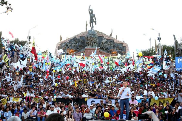 Las fotos del cierre de campaña de Scioli y Macri