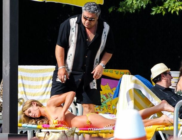 Ashley Greene sorprendió a sus compañeros de trabajo con un topless