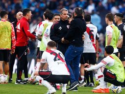 Chacho Coudet, descontrolado contra Yael Falcón Pérez tras la derrota de River Chacho Coudet, descontrolado contra Yael Falcón Pérez tras la derrota de River