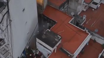 fatal incendio en villa crespo: un jubilado murio dentro de su departamento