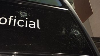 hinchas de lanus tiraron piedras al micro de river hinchas de lanus tiraron piedras al micro de river