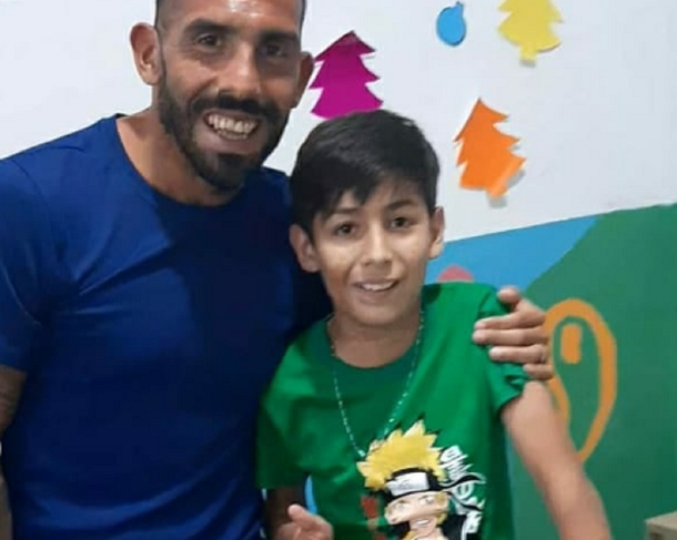 El nene que hace tortas conoció a Carlitos Tevez