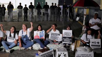 Mujeres en huelga de hambre en Caracas. Mujeres en huelga de hambre en Caracas.