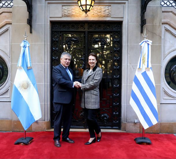 El canciller Omar Paganini se reunió con su par Diana Mondino para fortalecer los vínculos entre Uruguay y Argentina.