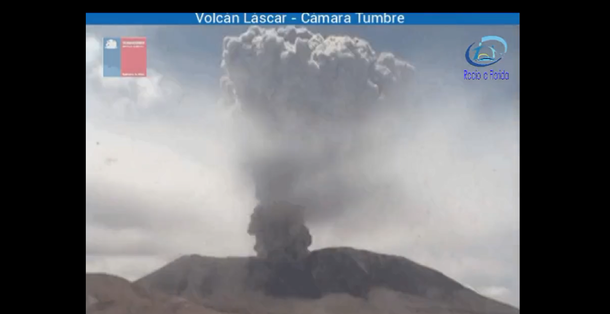 Chile: volcán fronterizo con Argentina entró en actividad