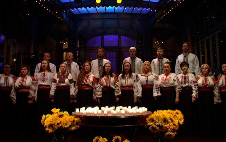 Saturday Night Live abrió con un coro de Ucrania pidiendo la paz