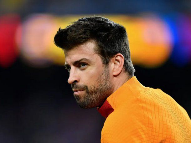 Video: el incómodo momento que vivió Gerard Piqué con un grupo de fans de Shakira