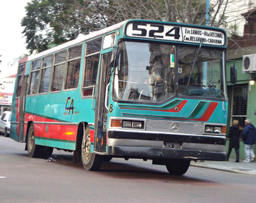 Lanús: atacan al chofer de un colectivo y le roban a los pasajeros