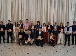 milei subira por decreto los sueldos del poder ejecutivo, pero no el suyo: ¿y villarruel? milei subira por decreto los sueldos del poder ejecutivo, pero no el suyo: ¿y villarruel?