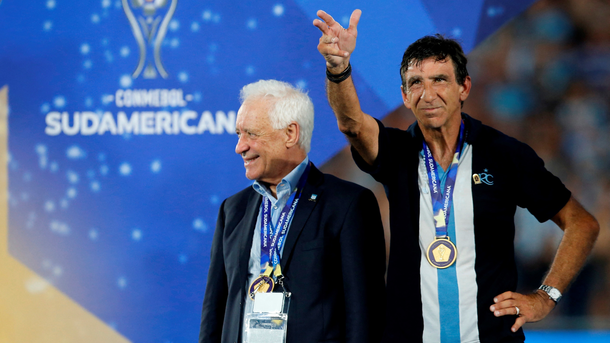 V&iacute;ctor Blanco critic&oacute; la decisi&oacute;n de la nueva dirigencia de Racing y asegur&oacute; estar al d&iacute;a con los pagos.