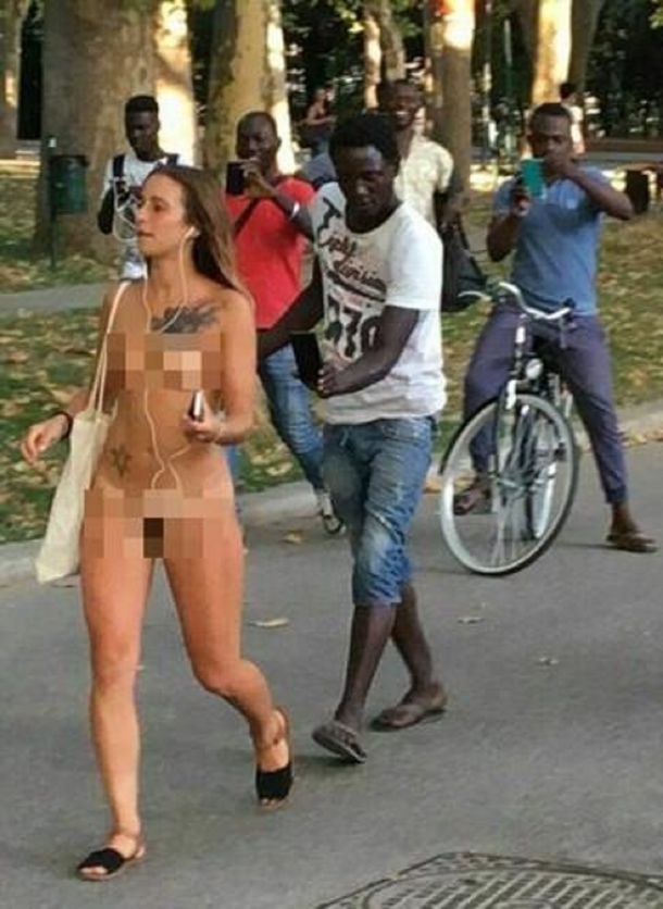 Caminó desnuda por la calla como parte de un experimento social