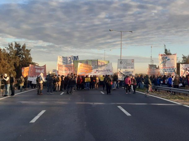 Panamericana: tras dos horas de protesta trabajadores de una alimenticia levantaron el corte