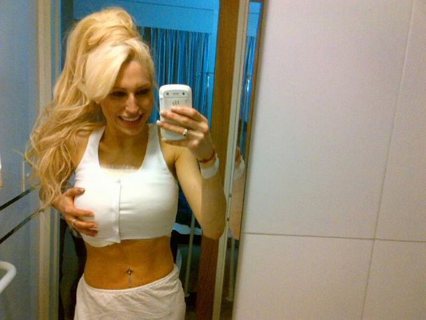 Tras una nueva operación, Vicky Xipolitakis presentó sus flamantes lolas