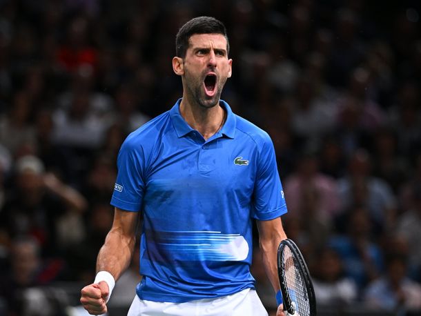 Djokovic le ganó a Tsitsipas y jugará la final del Masters 1000 de París
