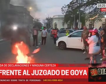 Bronca de manifestantes frente al Juzgado de Goya mientras declaraba Maciel