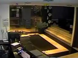 un hombre se dispara en un ojo mientras robaba un hotel un hombre se dispara en un ojo mientras robaba un hotel