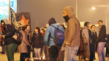 cortan el puente pueyrredon, a doce anos de la masacre de avellaneda cortan el puente pueyrredon, a doce anos de la masacre de avellaneda