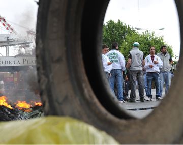 Paro portuario complica la exportación de granos