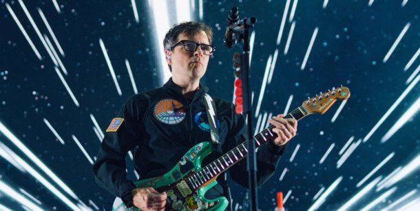 Weezer llega a la Argentina con un show espacial y festejo por los 30 años de su disco debut