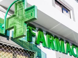 Cómo ahorrar hasta un 50% en farmacias si cobrás ANSES.