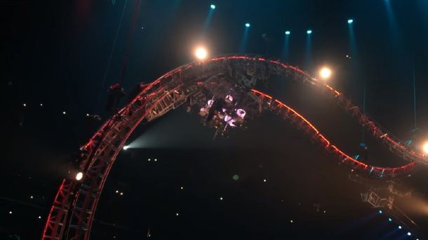 Baterista de Mötley Crüe quedó suspendido en el aire en su último show