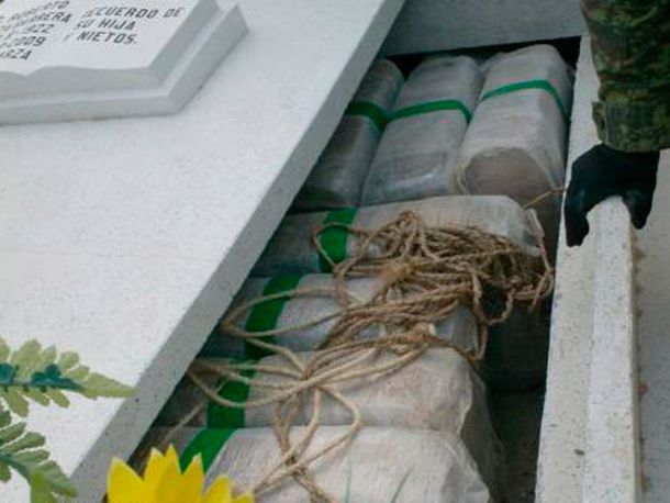 La droga estaba oculta en tumbas