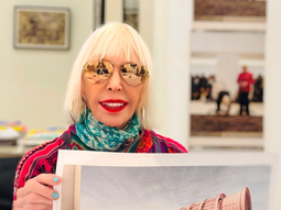 Marta Minujín revolucionó la Noche de los Museos con su Torre de Pisa de Spaghettis Marta Minujín revolucionó la Noche de los Museos con su Torre de Pisa de Spaghettis