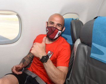 ¿En River le dan el alta a Javier Pinola para llegar a 11?