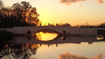 El pueblo a menos de dos horas distancia para relajar. El pueblo a menos de dos horas distancia para relajar.