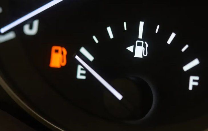 Cuál es el verdadero significado de la letra E en el medidor de nafta