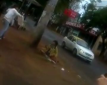 Indignante: atacó a una mujer con discapacidad y la dejó en el piso
