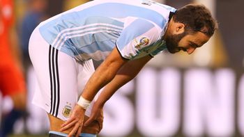 El Pipita recibió silbidos en el estadio del Bicentenario en su última presentación en Argentina El Pipita recibió silbidos en el estadio del Bicentenario en su última presentación en Argentina