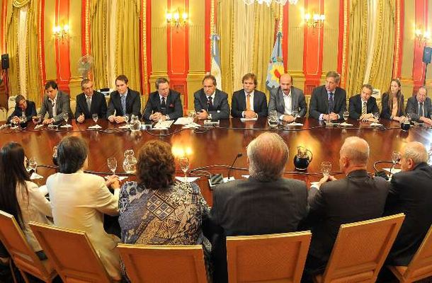 El gobernador Daniel Scioli se reunión con ministros