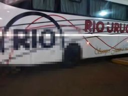 corrientes: horror por un micro que llego a la terminal arrastrando un cadaver