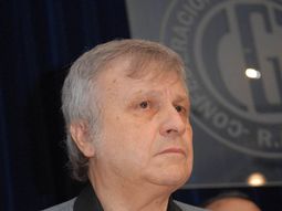 los estatales portenos piden un aumento del 35 por ciento los estatales portenos piden un aumento del 35 por ciento