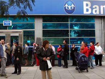 Cayeron casi 50% los depósitos en dólares, por el cerrojo cambiario