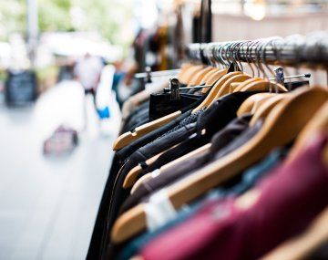 El Gobierno anunció la baja de los impuestos a la importación de ropa