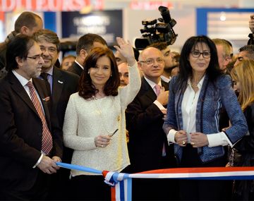 Cristina Kirchner destacó el vínculo con Francia en el Salón del Libro en París