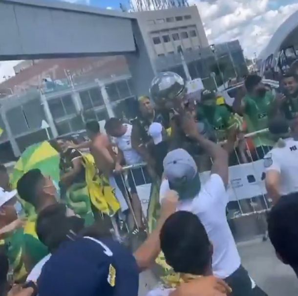 Ezeiza: una multitud recibió a Defensa y Justicia tras salir campeón de la Copa Sudamericana