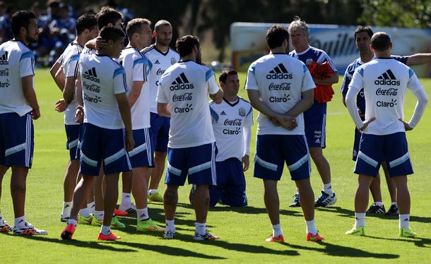 Argentina entrenó por última vez antes de jugar con Irán; Basanta, diferenciado