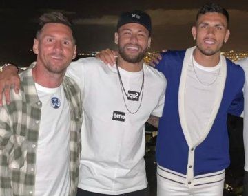 Messi y Ney saludaron a Paredes tras su regreso a Boca: Tu casa