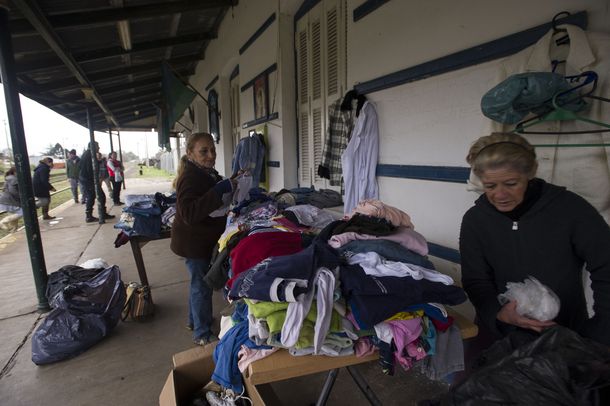 Evacuados continúan regresando a sus hogares tras el temporal